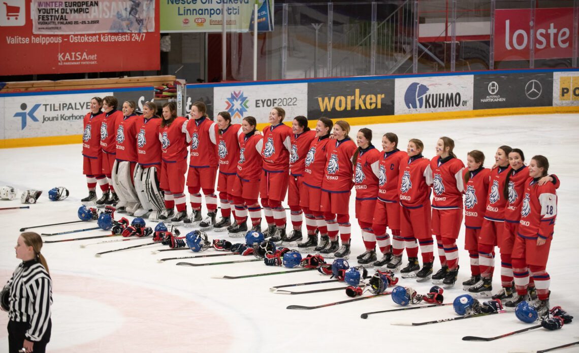 Czech Republic reached the girls' ice hockey final with a second Group A victory - 4-0 - against Hungary ©Hannu Kilpeläinen/EYOF 2022 Vuokatti
