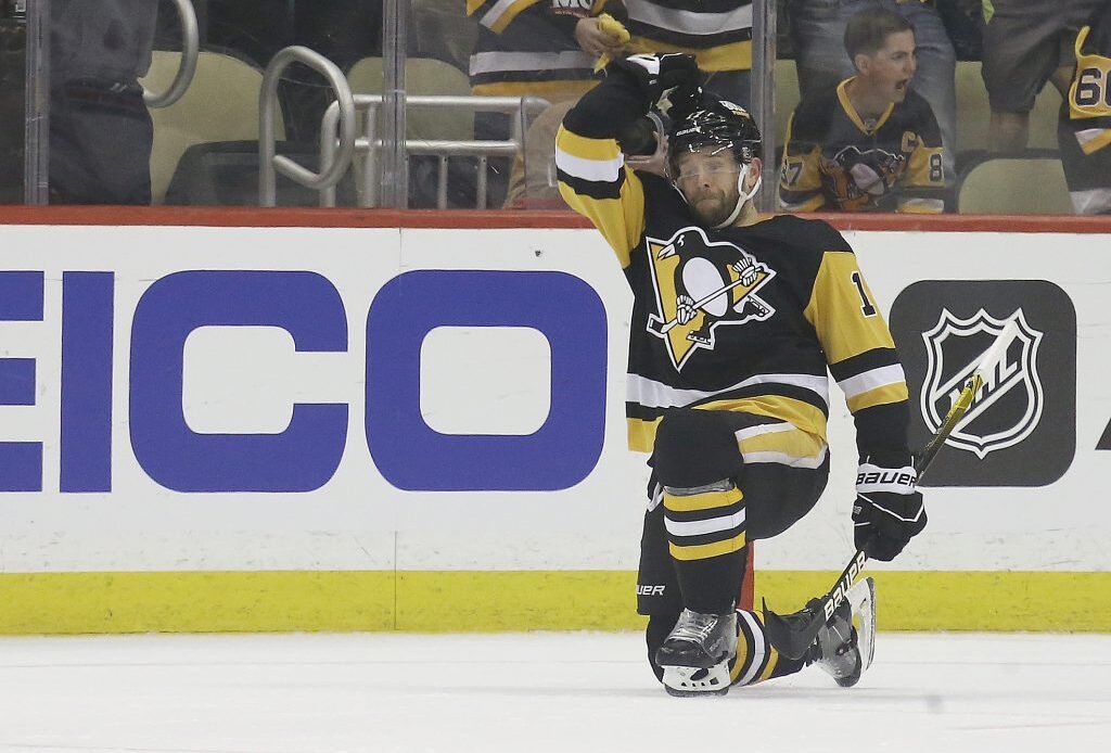 Pittsburgh Penguins Extend Bryan Rust