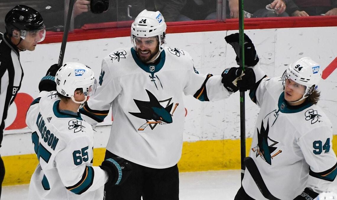 Sharks re-sign Alexander Barabanov, Jaycob Megna to two-year contracts