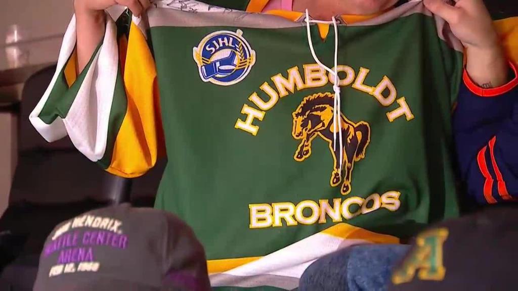 Humboldt crash survivors make presentation for Oilers superfan Stelter