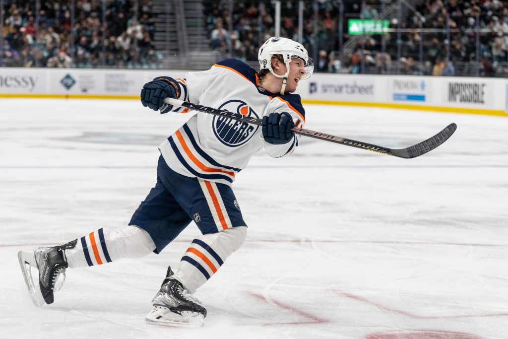 Oilers Re-Sign Tyler Benson