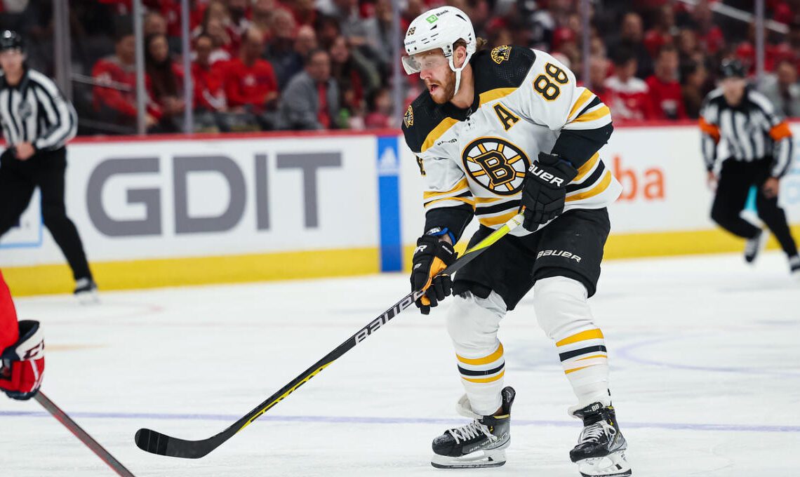 David Pastrnak's big night propels Bruins over Capitals in season opener