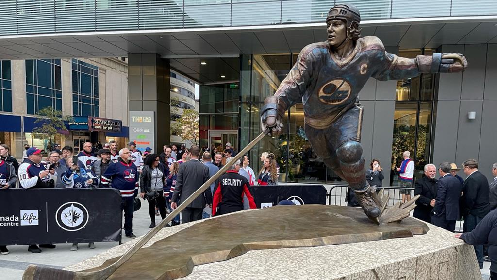 Hawerchuk honored by Jets with bronze statue in True North Square