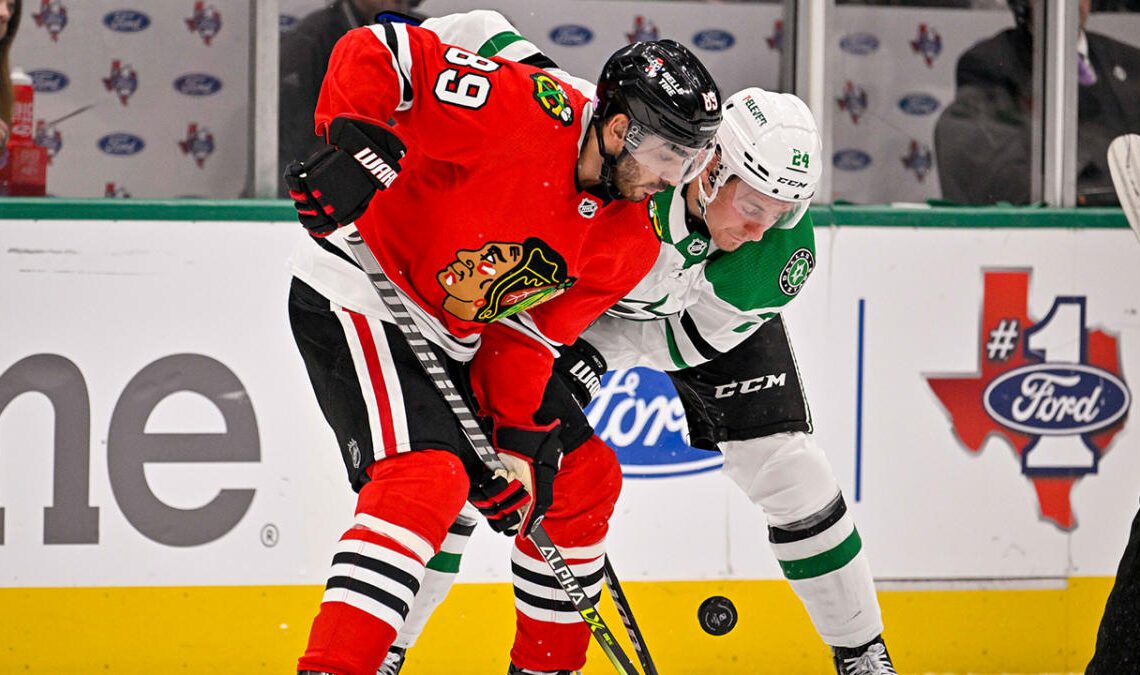 Blackhawks blow 3-goal lead in third period, lose to Stars