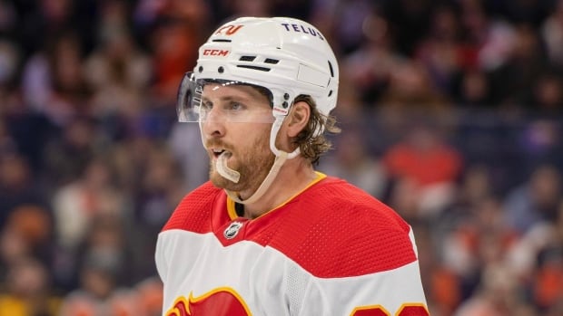 Coleman helps propel Flames over Flyers in 400th career game