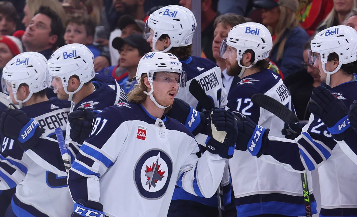 Maenalanen, Dubois each score twice as Jets rout Chicago for 5th win in 7 games