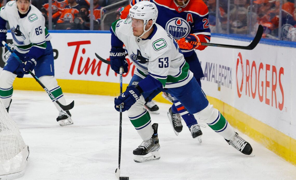 Horvat's 4-point game powers Canucks' comeback win over Oilers