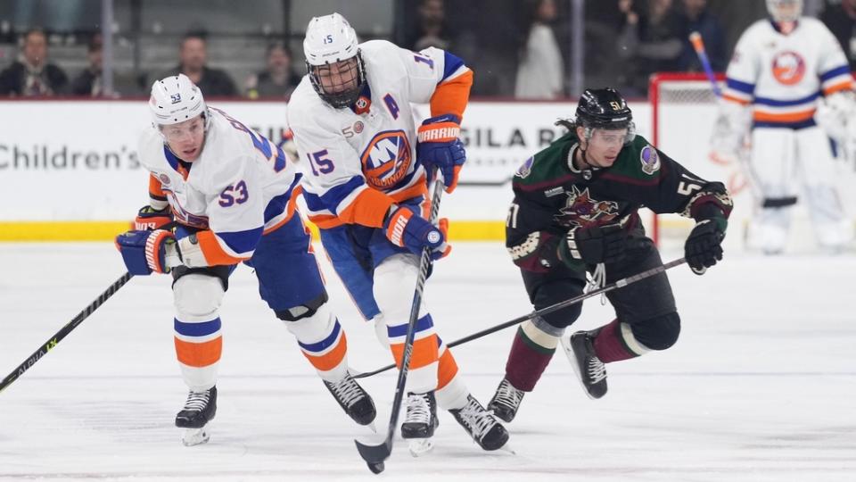 Dec 16, 2022; Tempe, Arizona, USA; New York Islanders right wing Cal Clutterbuck (15) skates the puck against the Arizona Coyotes during the first period at Mullett Arena.