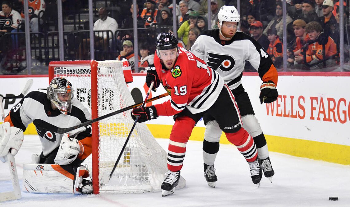 Blackhawks rally to beat Flyers for 5th win in 6 games