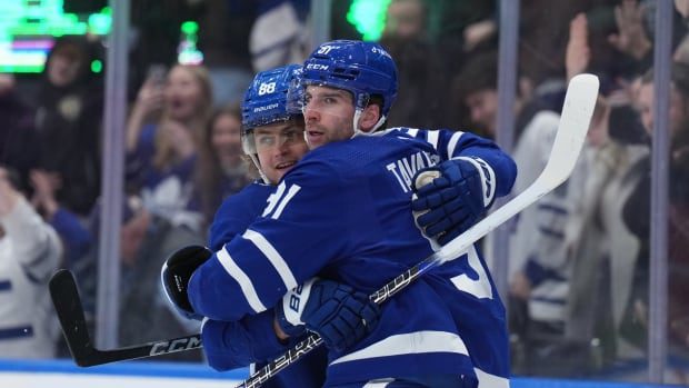 Nylander's 4-point 2nd period leads Maple Leafs over Islanders