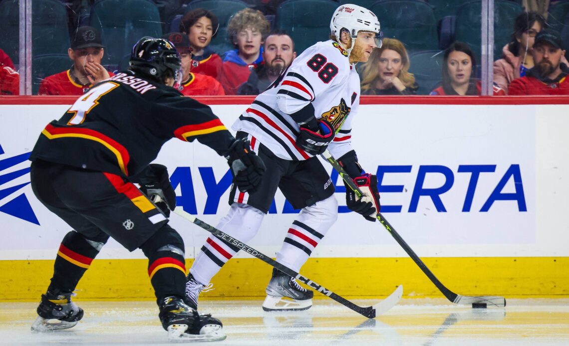 Stauber shines in 2nd career start, backstops Chicago to commanding win over Flames