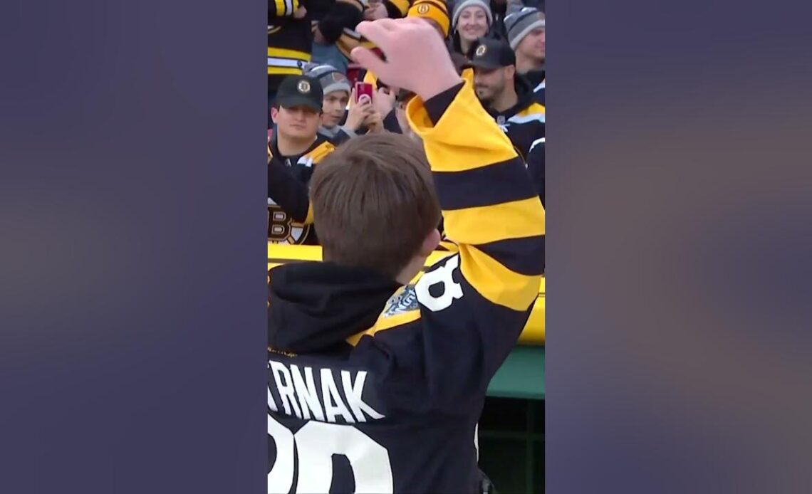 The Fist Bump Kid pumping up the crowd! #WinterClassic