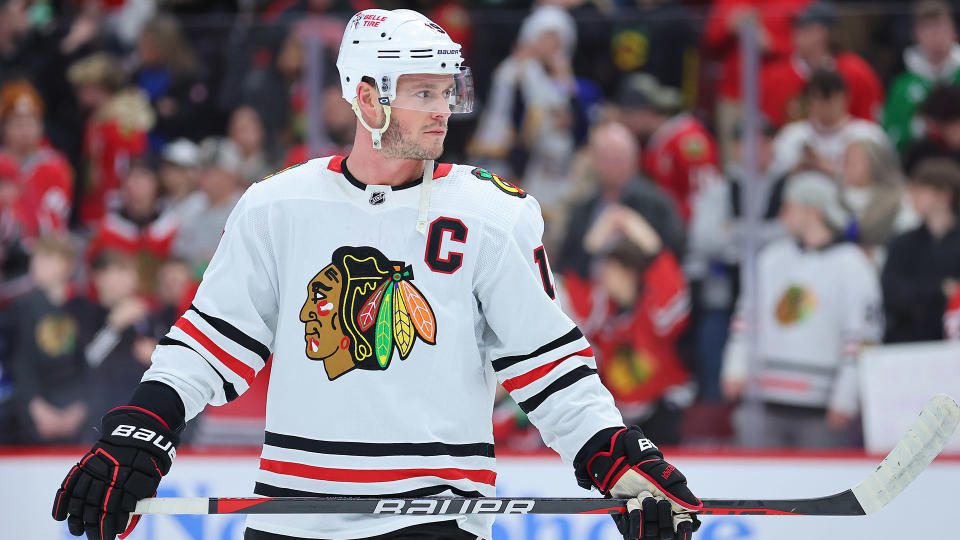 Jonathan Toews is reportedly considering retiring after the 2022-23 NHL season. (Photo by Michael Reaves/Getty Images)