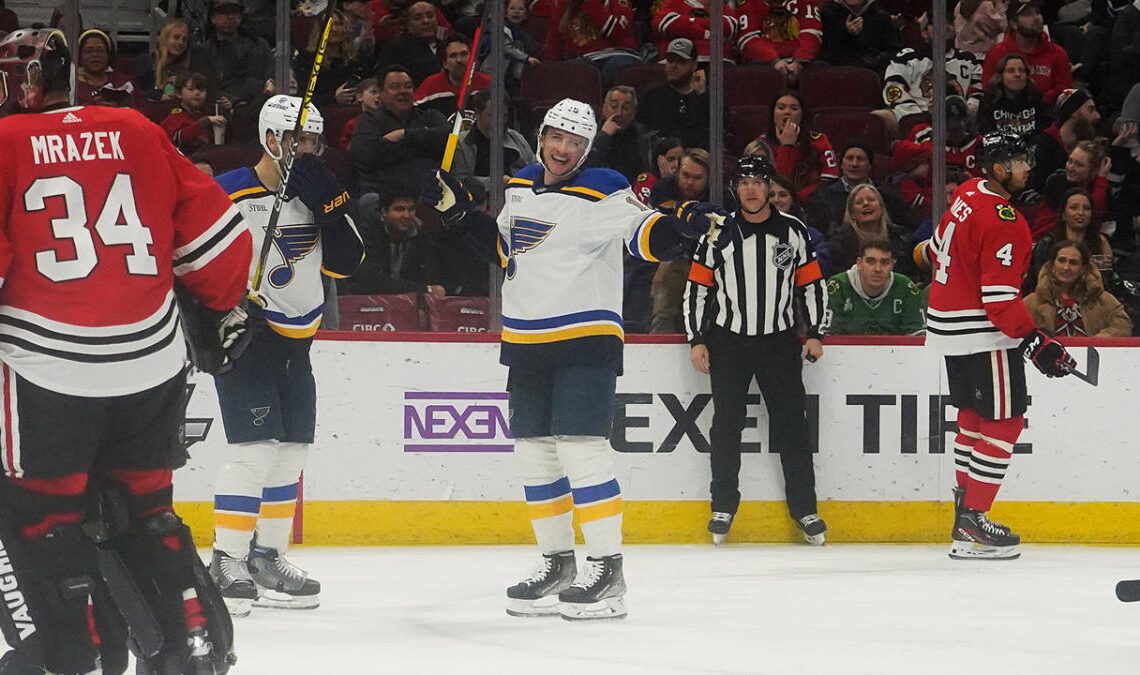 Blackhawks' comeback falls short in loss to Blues