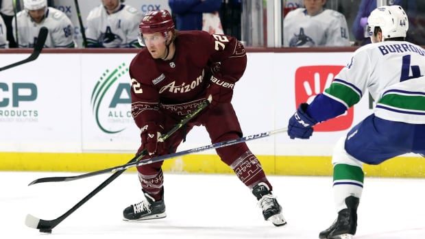 Boyd scores twice as Coyotes snap Canucks' 5-game win streak