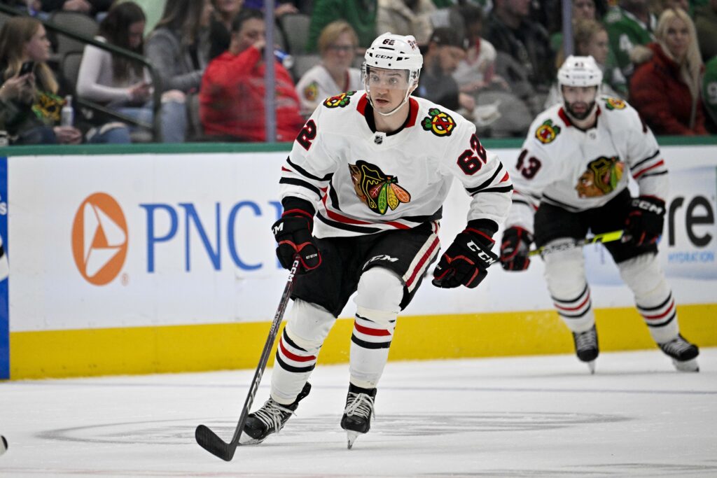 Chicago Blackhawks Extend Brett Seney