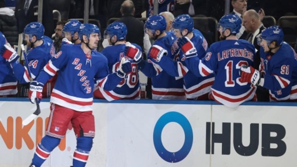 New York Rangers left wing Chris Kreider (20) celebrates his goal with teammates during the third period against the Pittsburgh Penguins at Madison Square Garden