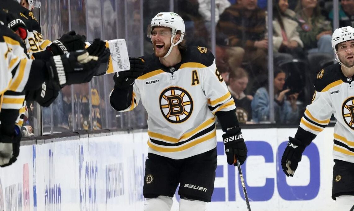 David Pastrnak becomes Bruins' first 50-goal scorer since Cam Neely in 1994