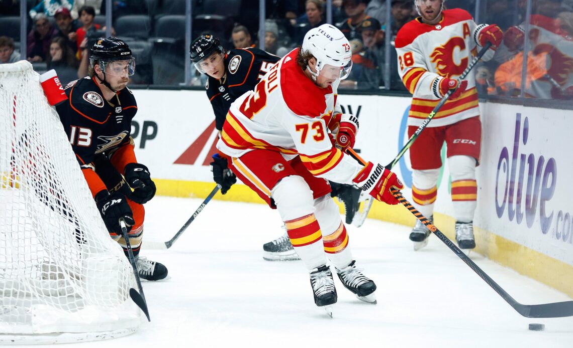 Flames bounce back from 6-goal loss on previous game with blowout win over Ducks