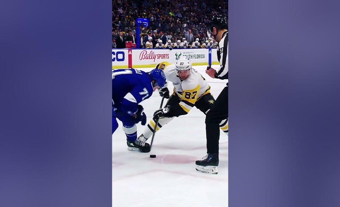 Sidney Crosby breaks sticks  🦾