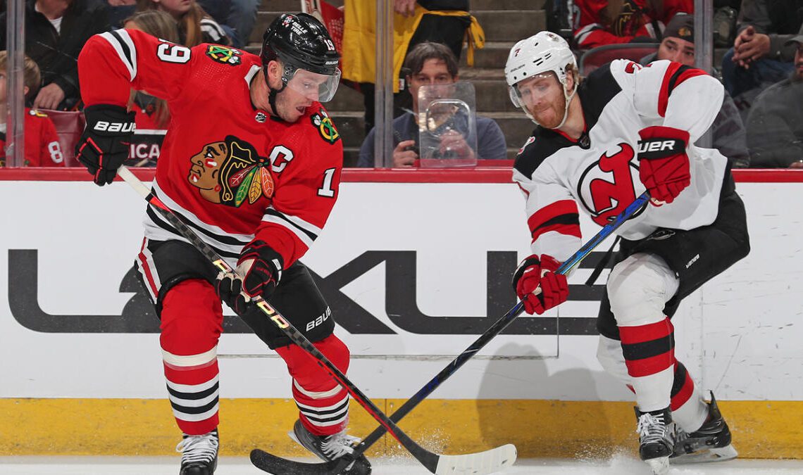 Jonathan Toews returns but Blackhawks drop 8th straight