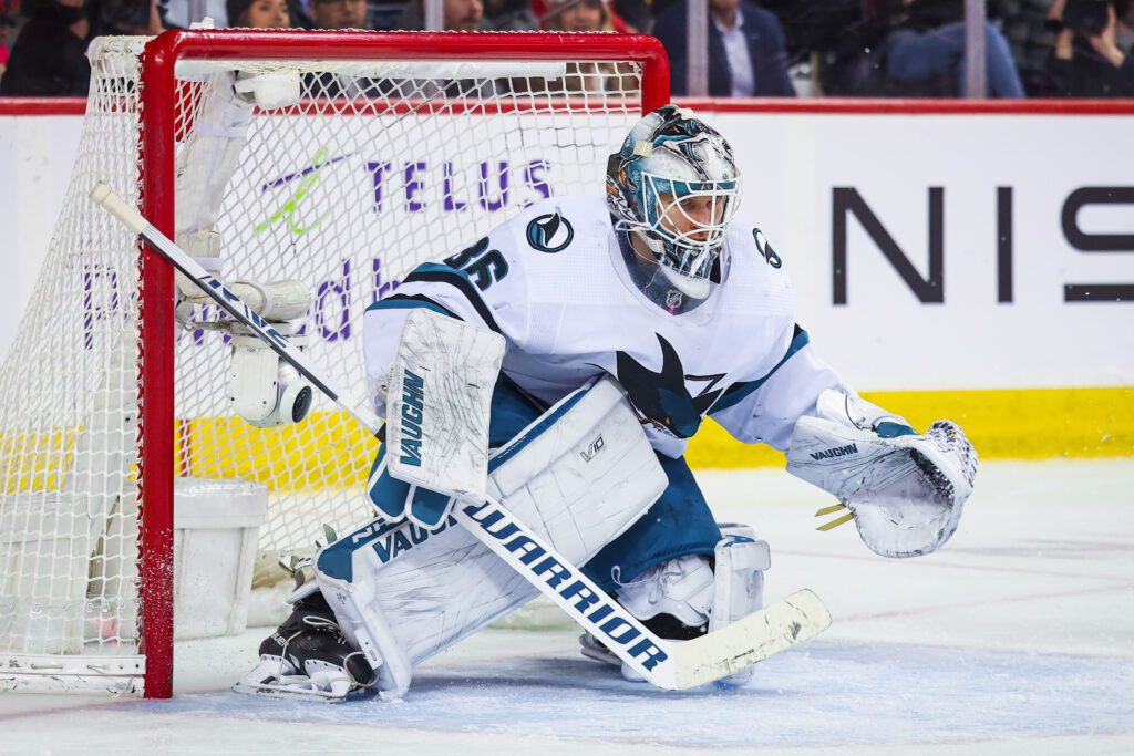 Pacific Notes: Sharks Goalies, Labanc, Carrier