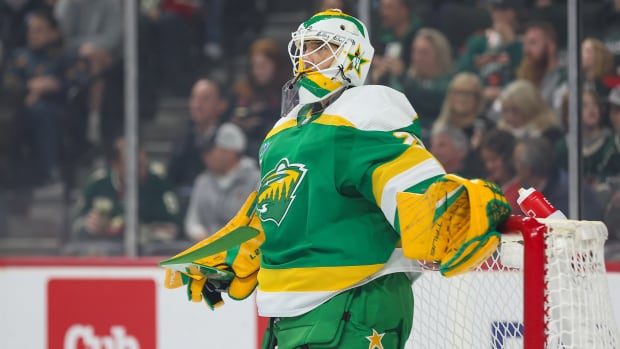 Wild's Fleury becomes 4th goalie in NHL history to play 1,000 regular-season games