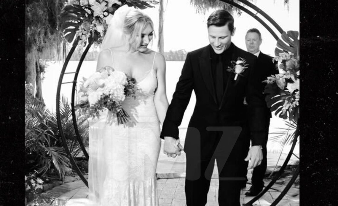 Brooke Hogan Secretly Marries Pro Hockey Player in Private Ceremony