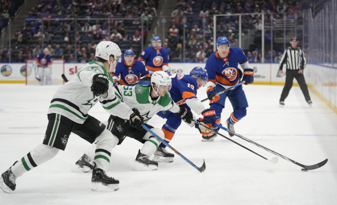 Horvat scores in OT as Islanders beat Stars 3-2 to win Patrick Roy's debut as coach