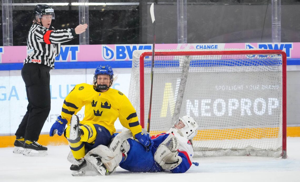 IIHF - Sweden overpowers Slovakia