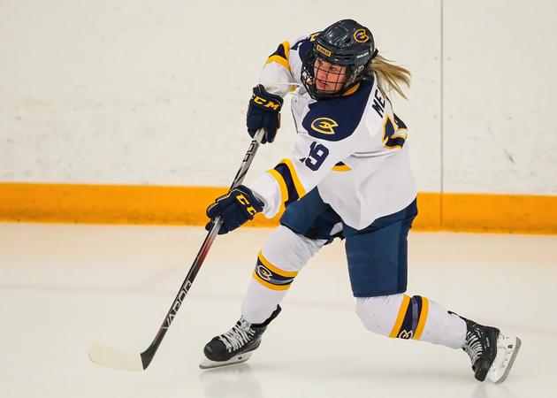 Women's Hockey completes comeback against Augsburg