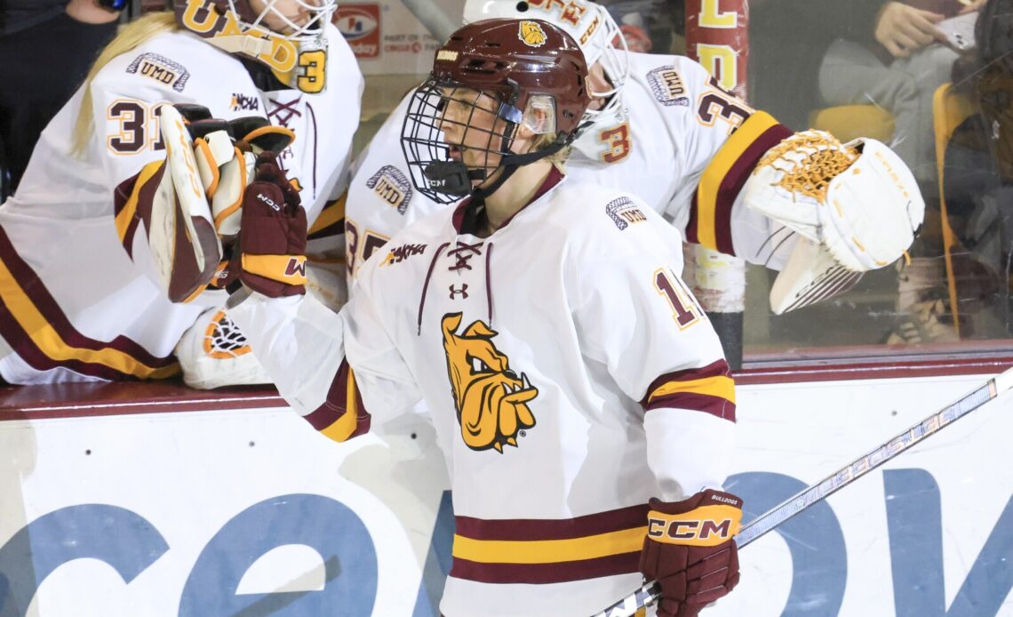 Hunt, Wallin pile on the points as UMD sweeps St. Thomas - Duluth News Tribune