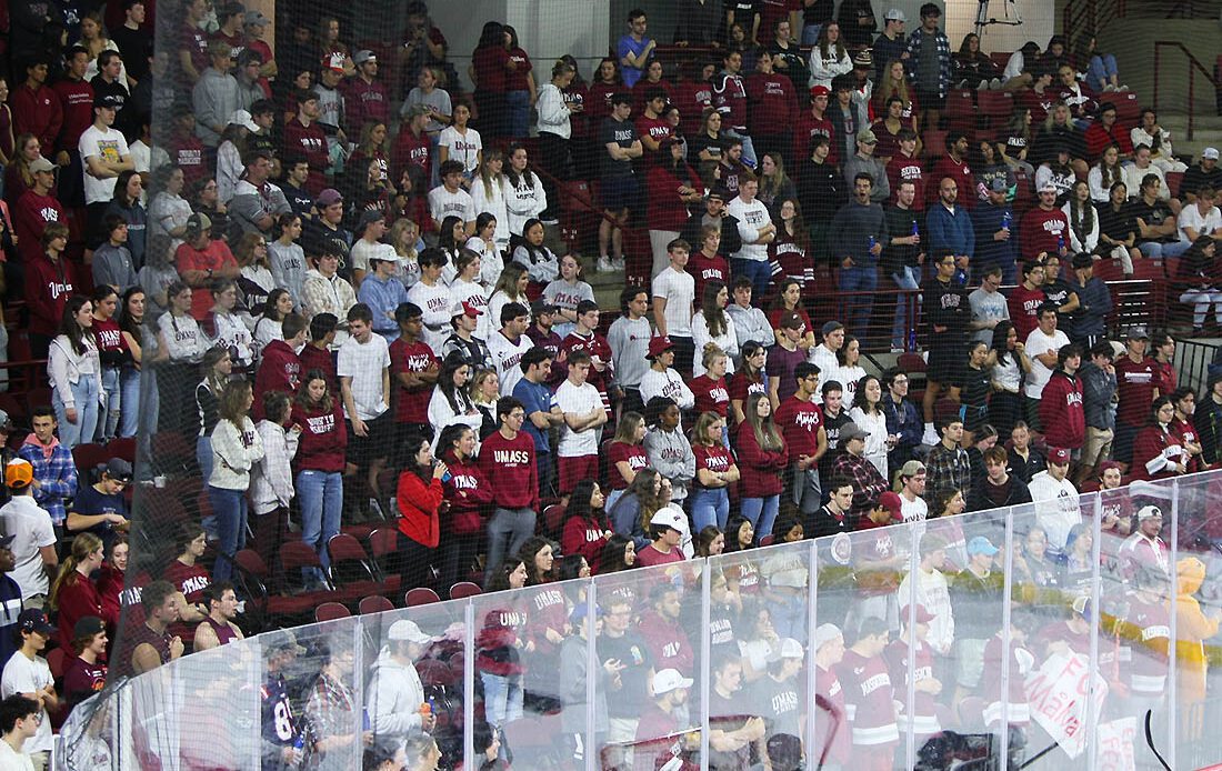 No. 11 UMass men’s ice hockey earns close 3-2 win against Merrimack