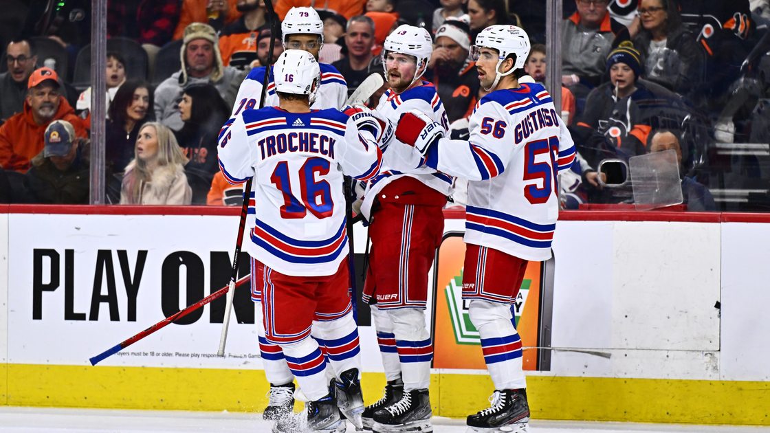 Rangers edge Flyers, 2-1, for 10th straight win