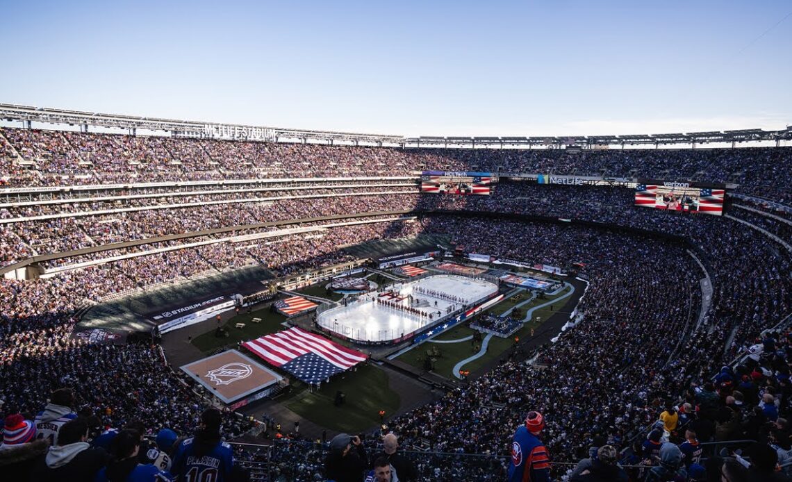 What a weekend for some outdoor hockey! 😎🏟️🗽😈