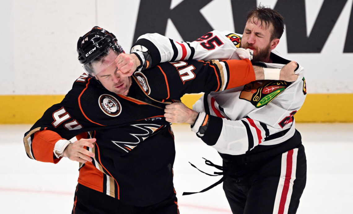 10 observations: Blackhawks' offense dries up in shutout loss to Ducks