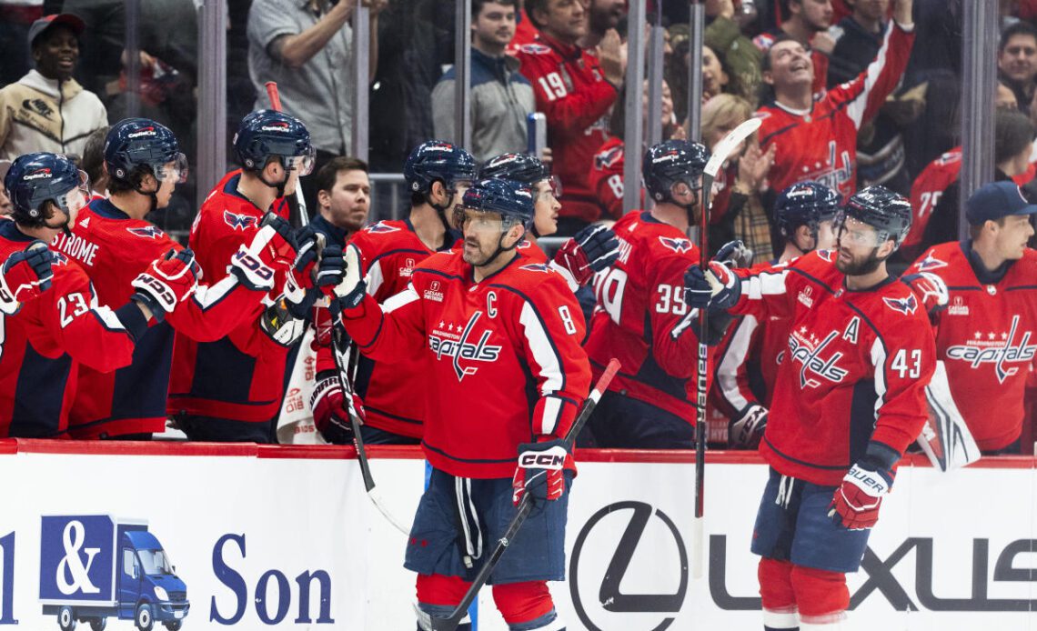 Capitals score 5 straight goals to beat the Flyers 5-2, a big win for Washington's playoff hopes