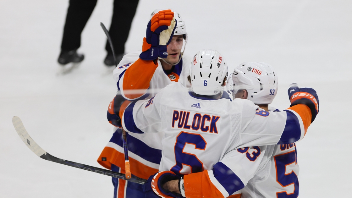 Islanders keep playoff hopes alive with 3-2 win over Panthers