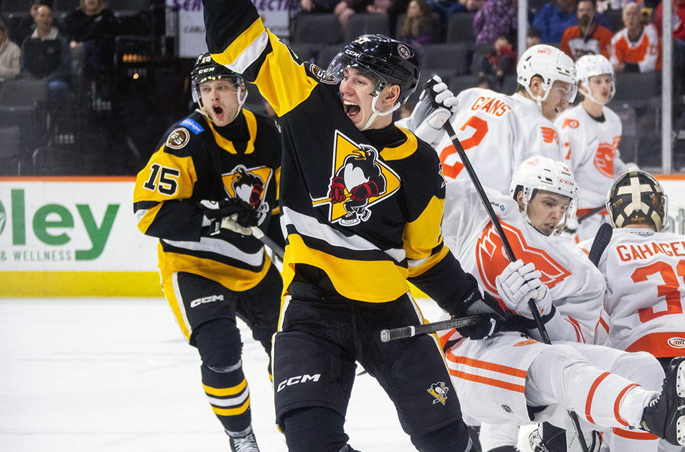 PENGUINS DEFEAT PHANTOMS, 3-1, TO CLOSE WEEKEND