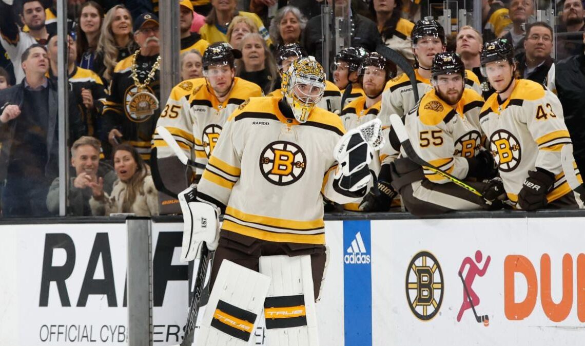 WATCH: Bruins goalie Jeremy Swayman challenges Leafs goalie to fight