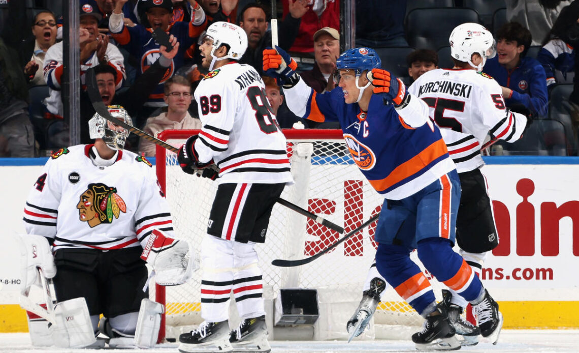 10 observations: Blackhawks waste Petr Mrazek's strong start in loss to Islanders