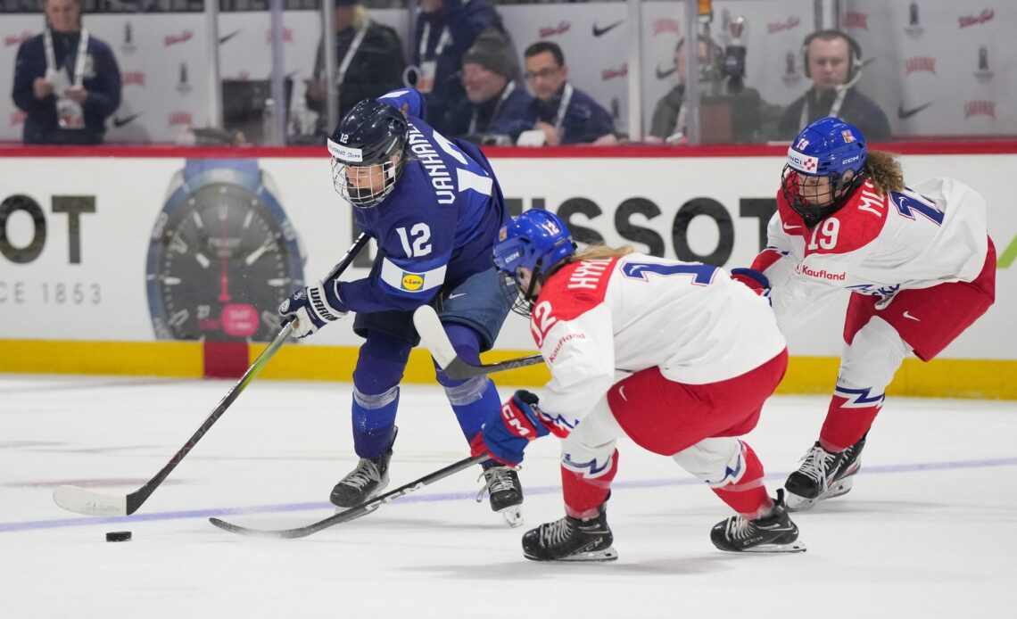 IIHF - Czechs make rebounds count