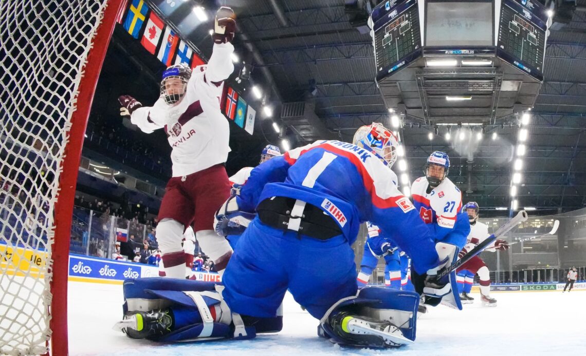 IIHF - Latvia surprises Slovakia