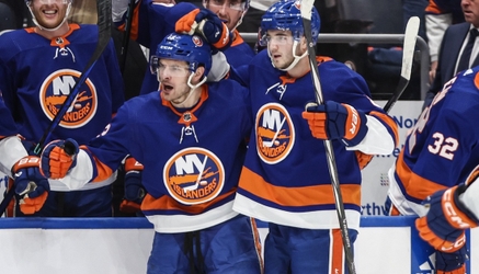 Islanders stave off elimination with Game 4 OT win against Hurricanes, 3-2