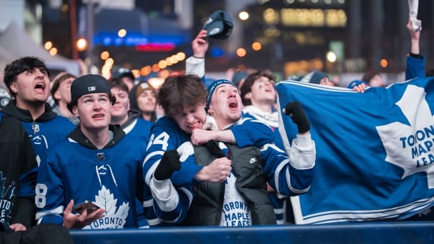 Leafs announcer slams home crowd as 'very disappointing'