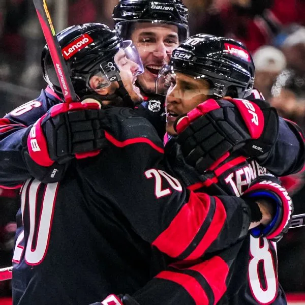 Carolina Hurricanes hand New York Rangers 1st playoff loss