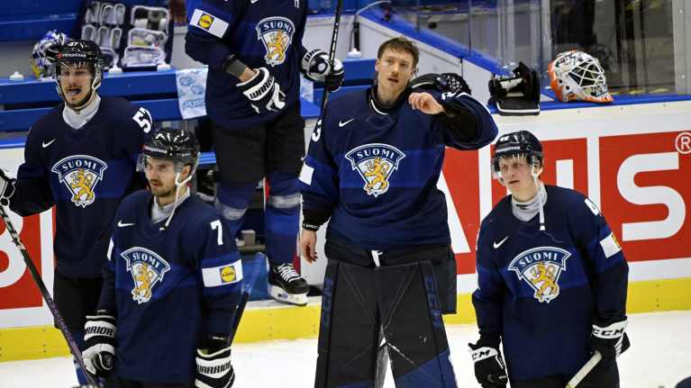 Photo shows Finland's players after the defeat to Sweden.