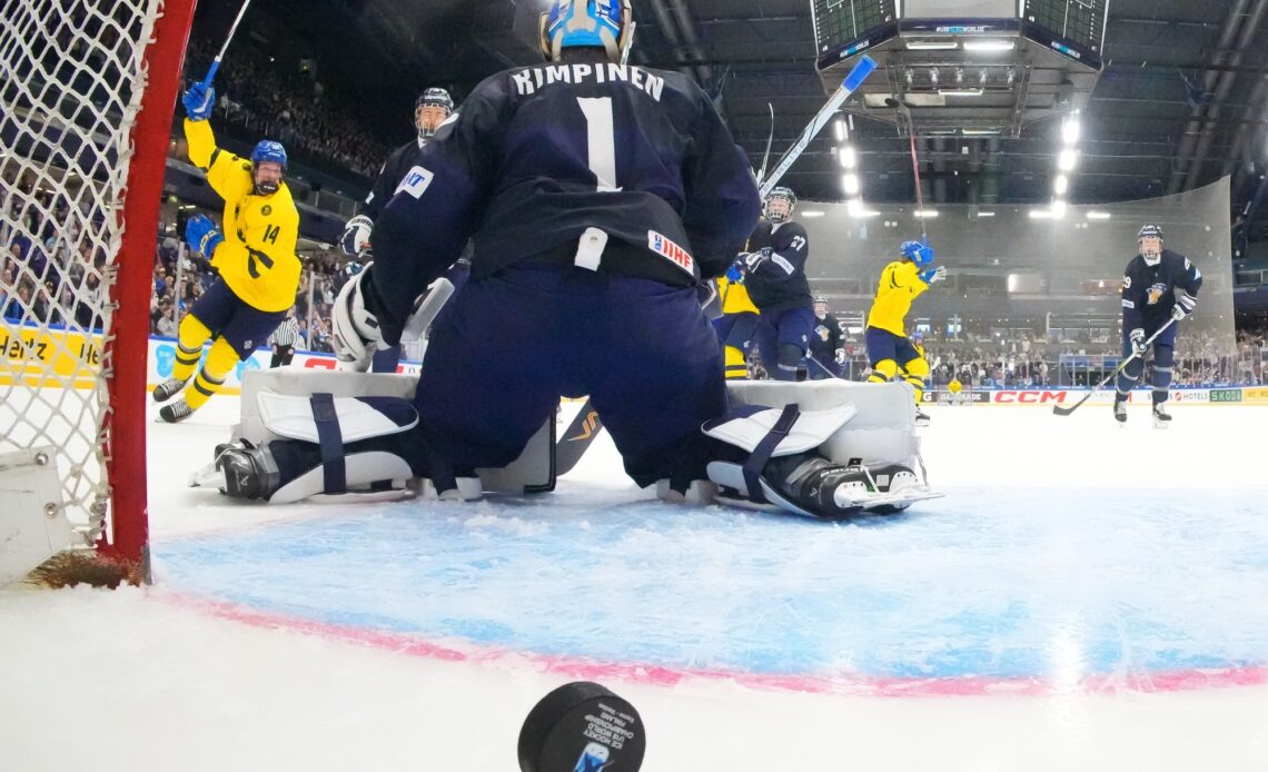 Swedes end Finland's home-ice dream