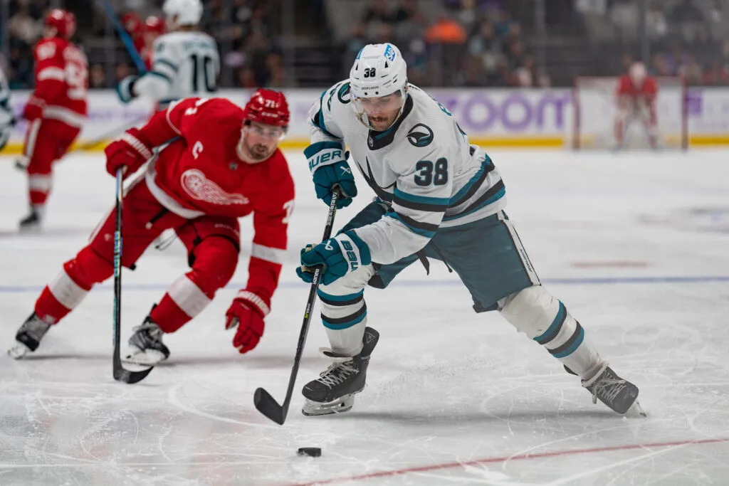 West Notes: Sharks, Stauber, Hintz