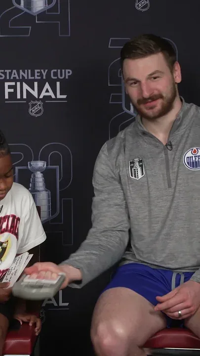 Aaiden Diggs tests his Grip 💪 with Stanley Cup Final Teams!